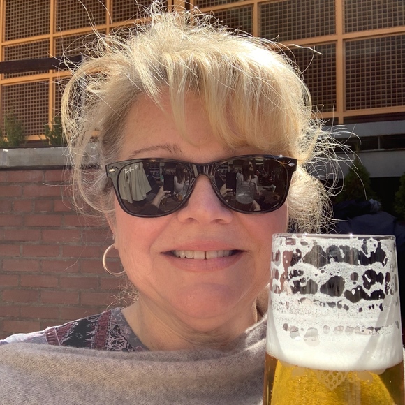 Meet your Posher, Lisa - Picture 2 of 8